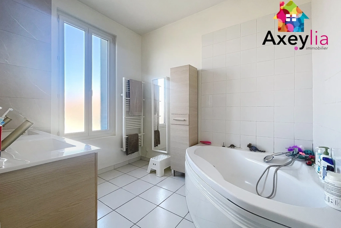 Maison à vendre à Riorges avec piscine et terrain de 500 m² 