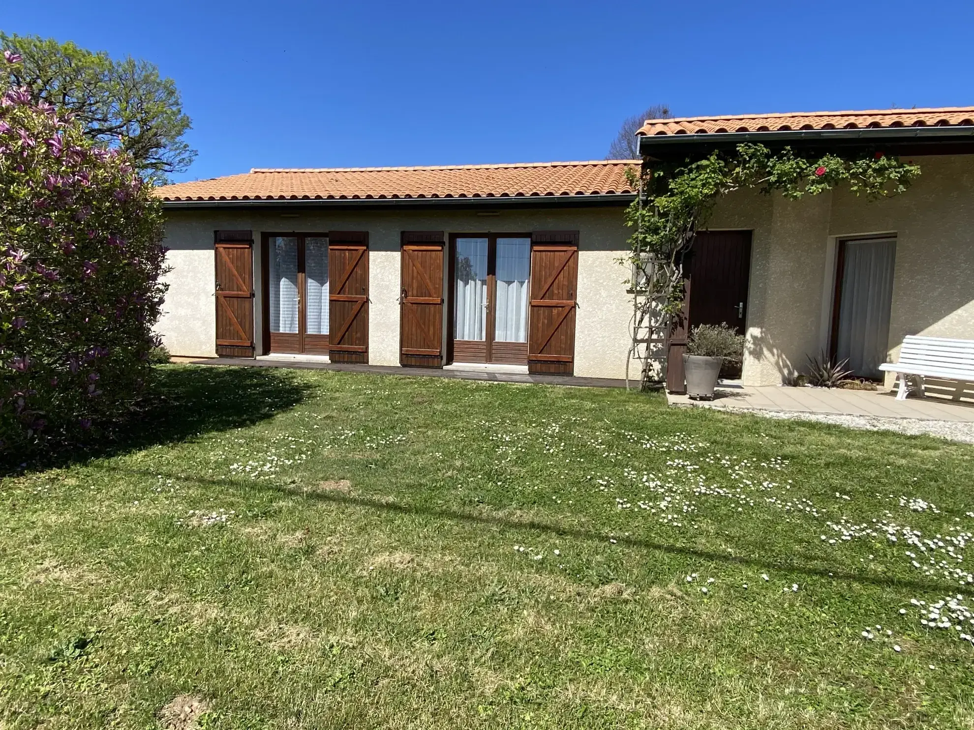 Maison familiale lumineuse à St Maixant, 4 chambres, terrasse, garage, parcelle arborée de 1300m² 