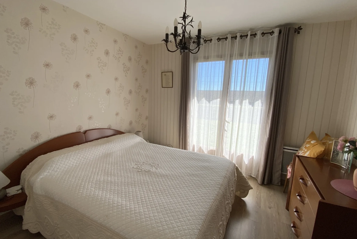 Maison familiale lumineuse à St Maixant, 4 chambres, terrasse, garage, parcelle arborée de 1300m² 