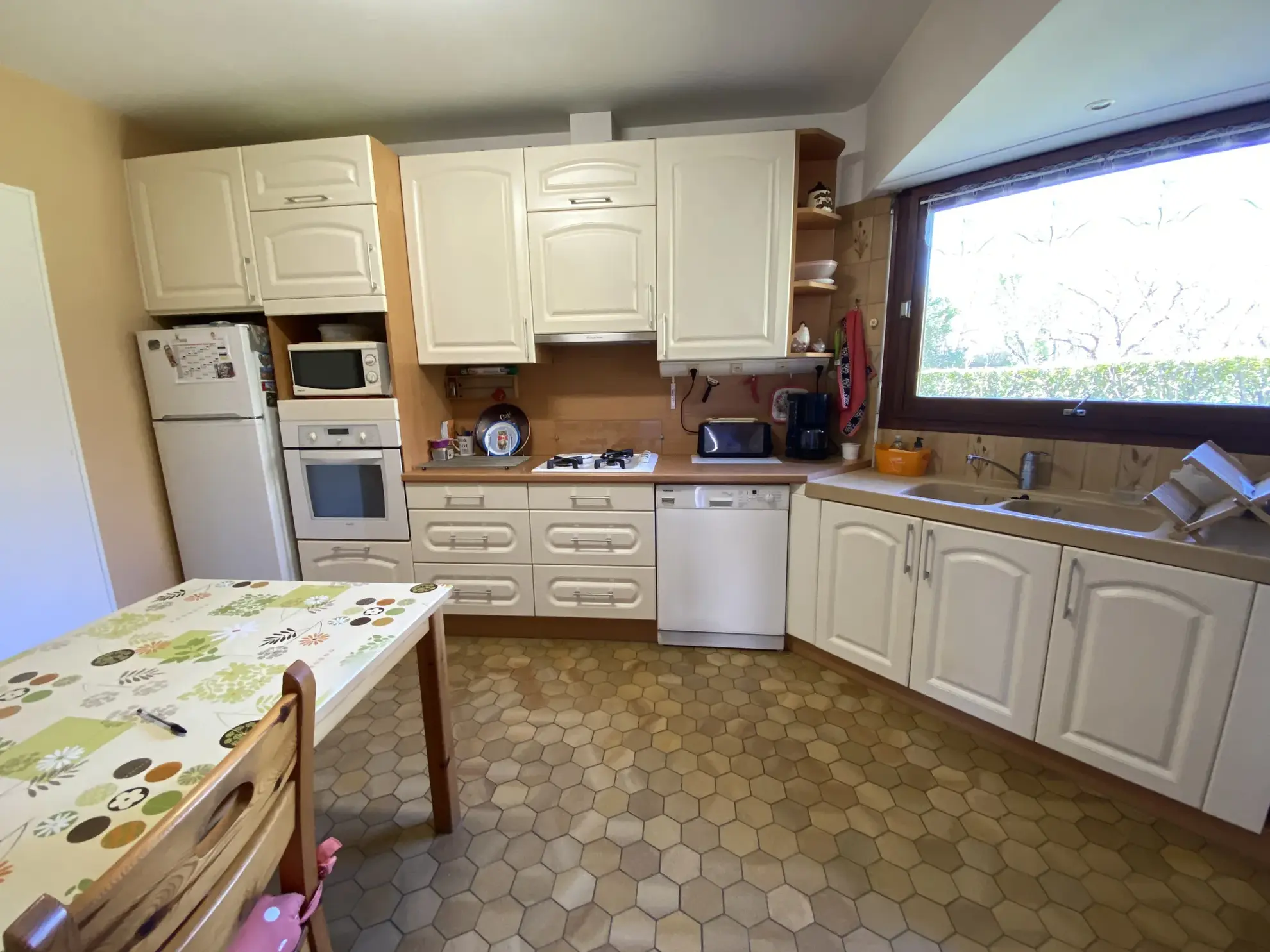 Maison familiale lumineuse à St Maixant, 4 chambres, terrasse, garage, parcelle arborée de 1300m² 