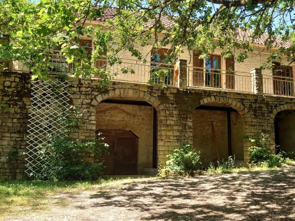 Charmante maison en pierre avec terrain fruitier à Boissières, proche Cahors