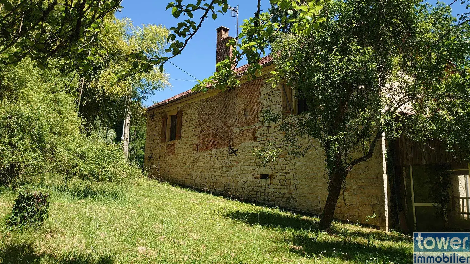 Charmante maison en pierre avec terrain fruitier à Boissières, proche Cahors 