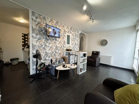 Studio de 33 m² à La Rochelle, emplacement idéal avec cave et balcons