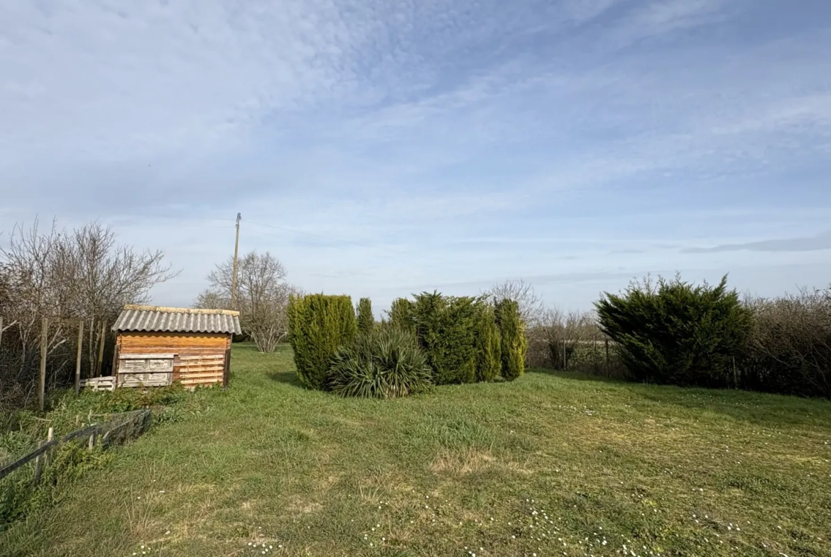 Terrain de loisir arboré de 1170 m² à Le Chay, idéal pour camping et vacances 
