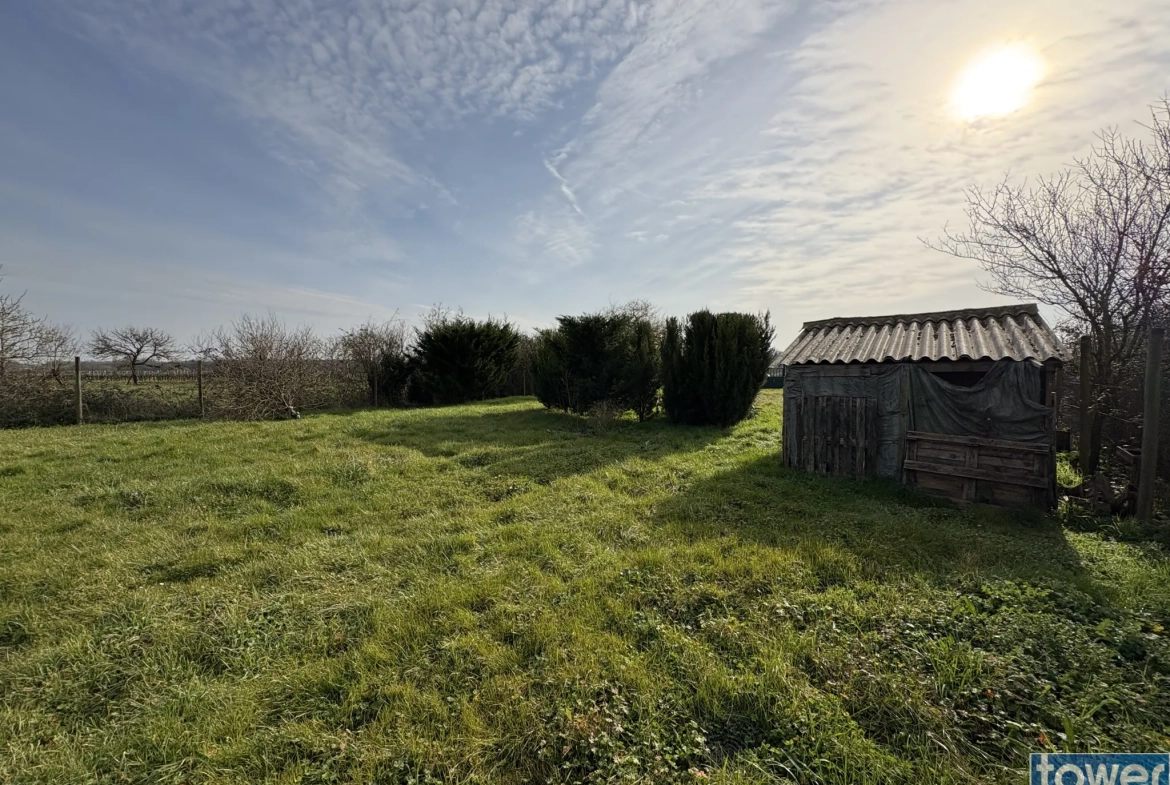 Terrain de loisir arboré de 1170 m² à Le Chay, idéal pour camping et vacances 