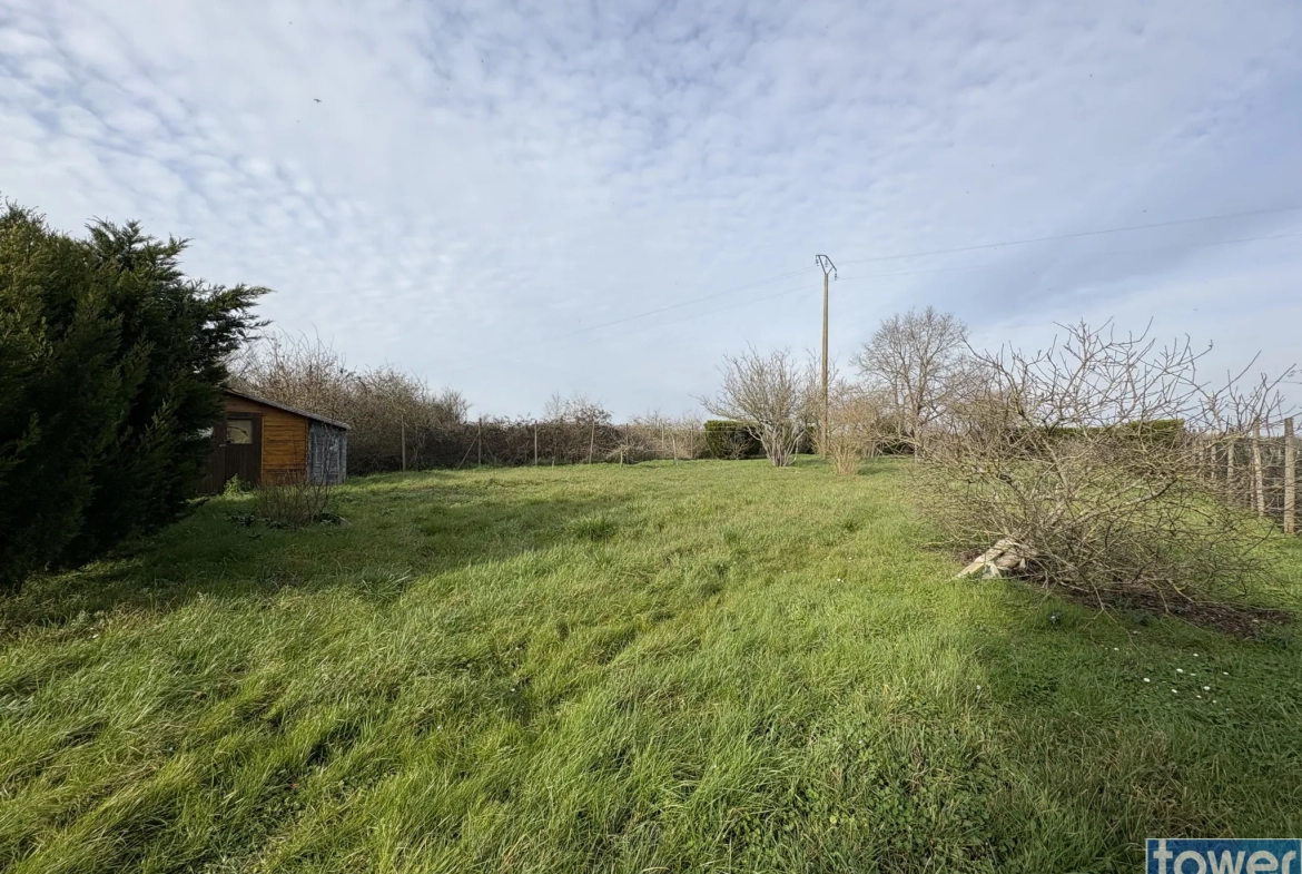 Terrain de loisir arboré de 1170 m² à Le Chay, idéal pour camping et vacances 