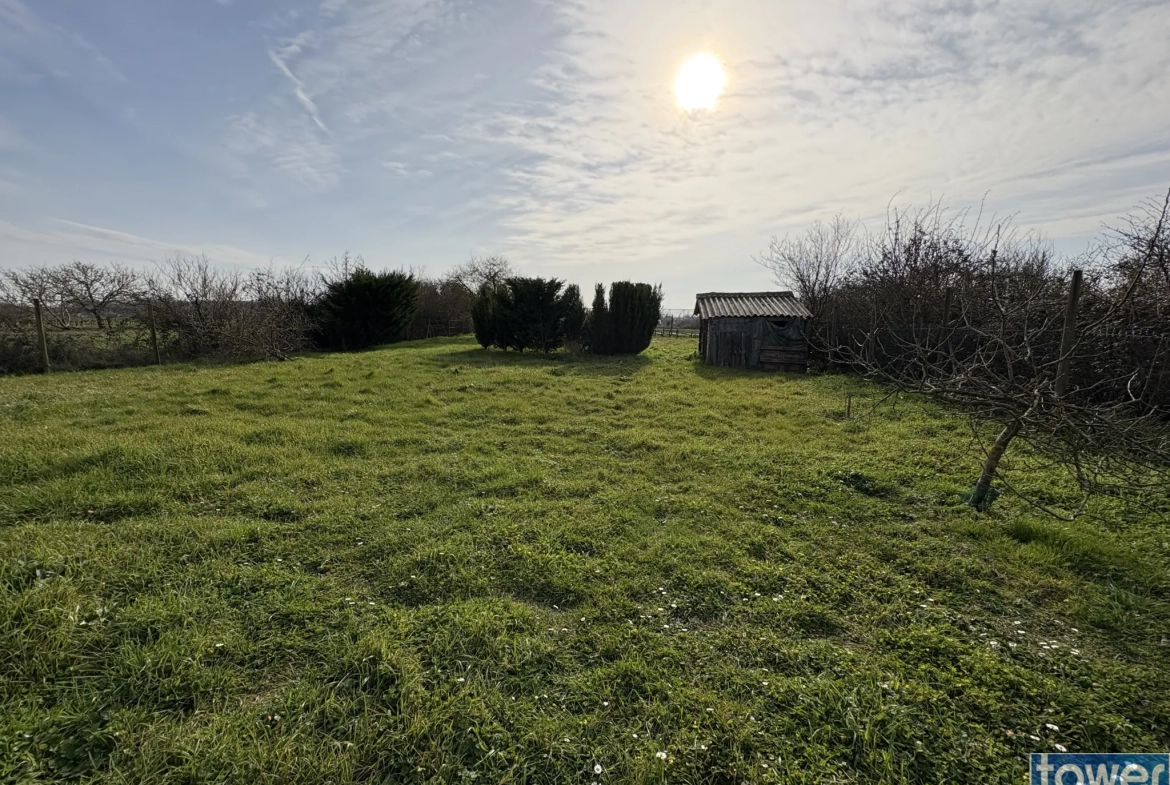 Terrain de loisir arboré de 1170 m² à Le Chay, idéal pour camping et vacances 