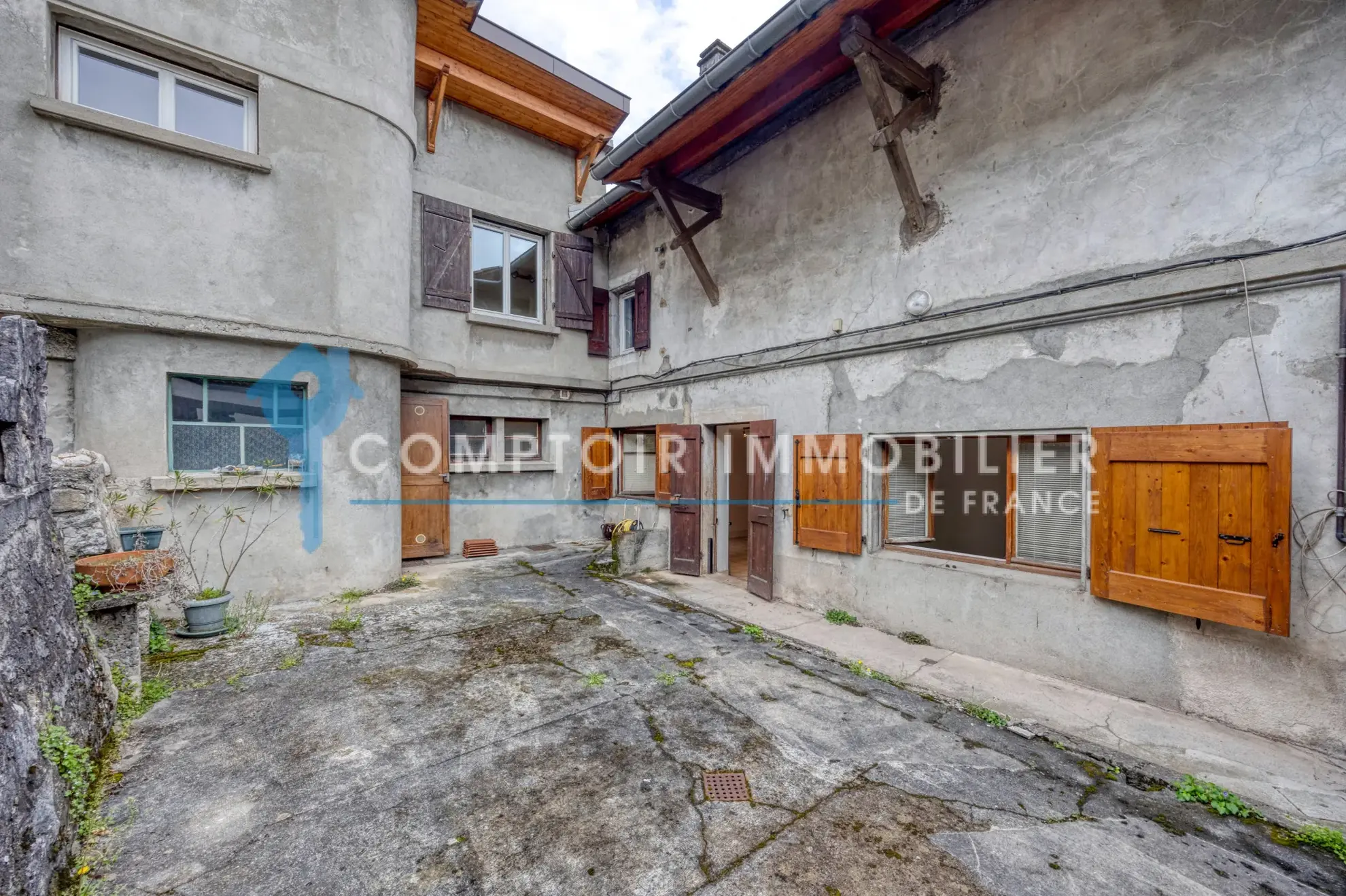 Ensemble immobilier à Biviers (38) – 116m² sur 264m² de terrain idéal pour investisseurs 