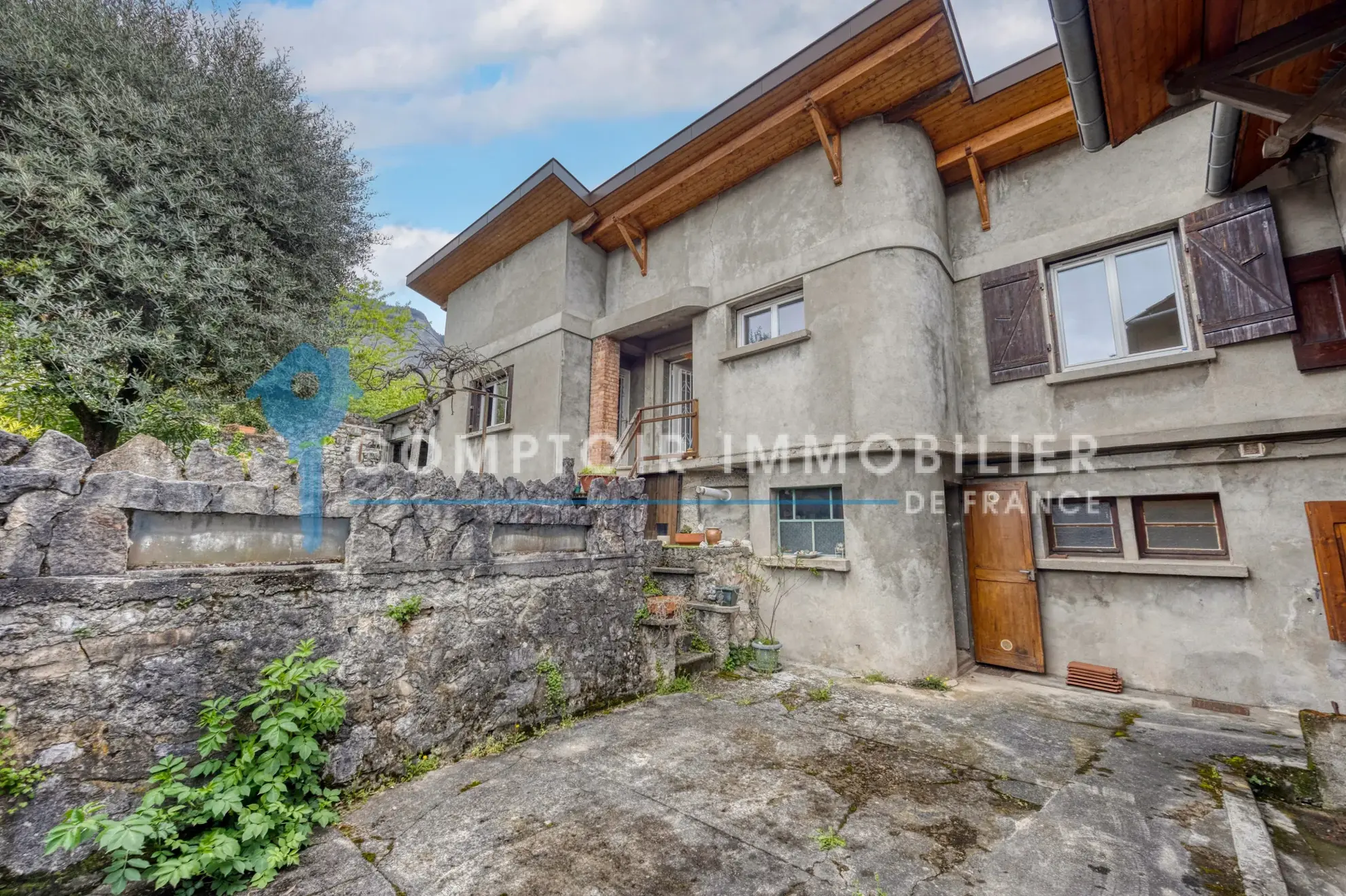 Ensemble immobilier à Biviers (38) – 116m² sur 264m² de terrain idéal pour investisseurs 