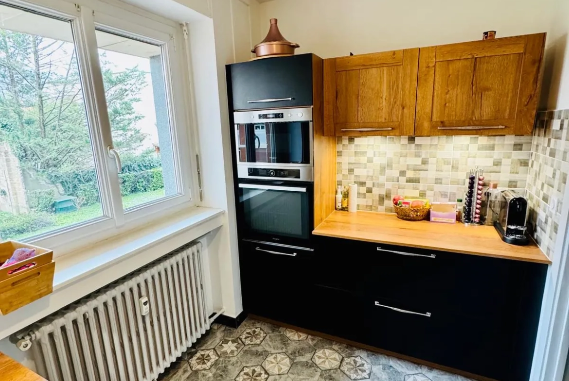 Appartement T4 à Grenoble, 92 m² rénové, proximité clinique Mutualiste 