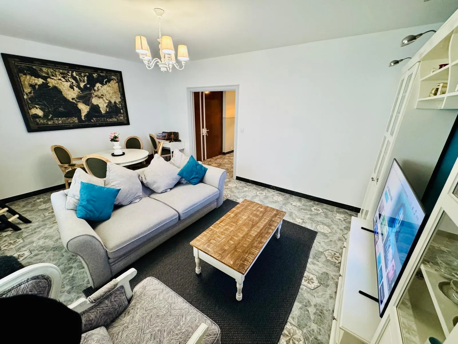 Appartement T4 à Grenoble, 92 m² rénové, proximité clinique Mutualiste 