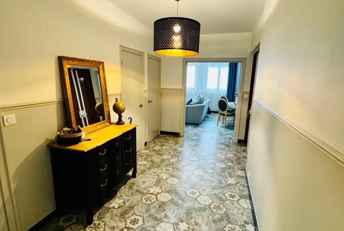 Appartement T4 à Grenoble, 92 m² rénové, proximité clinique Mutualiste 