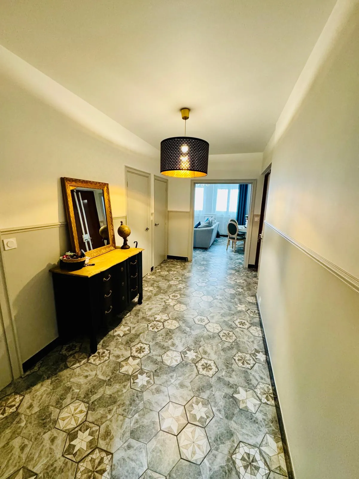Appartement T4 à Grenoble, 92 m² rénové, proximité clinique Mutualiste 