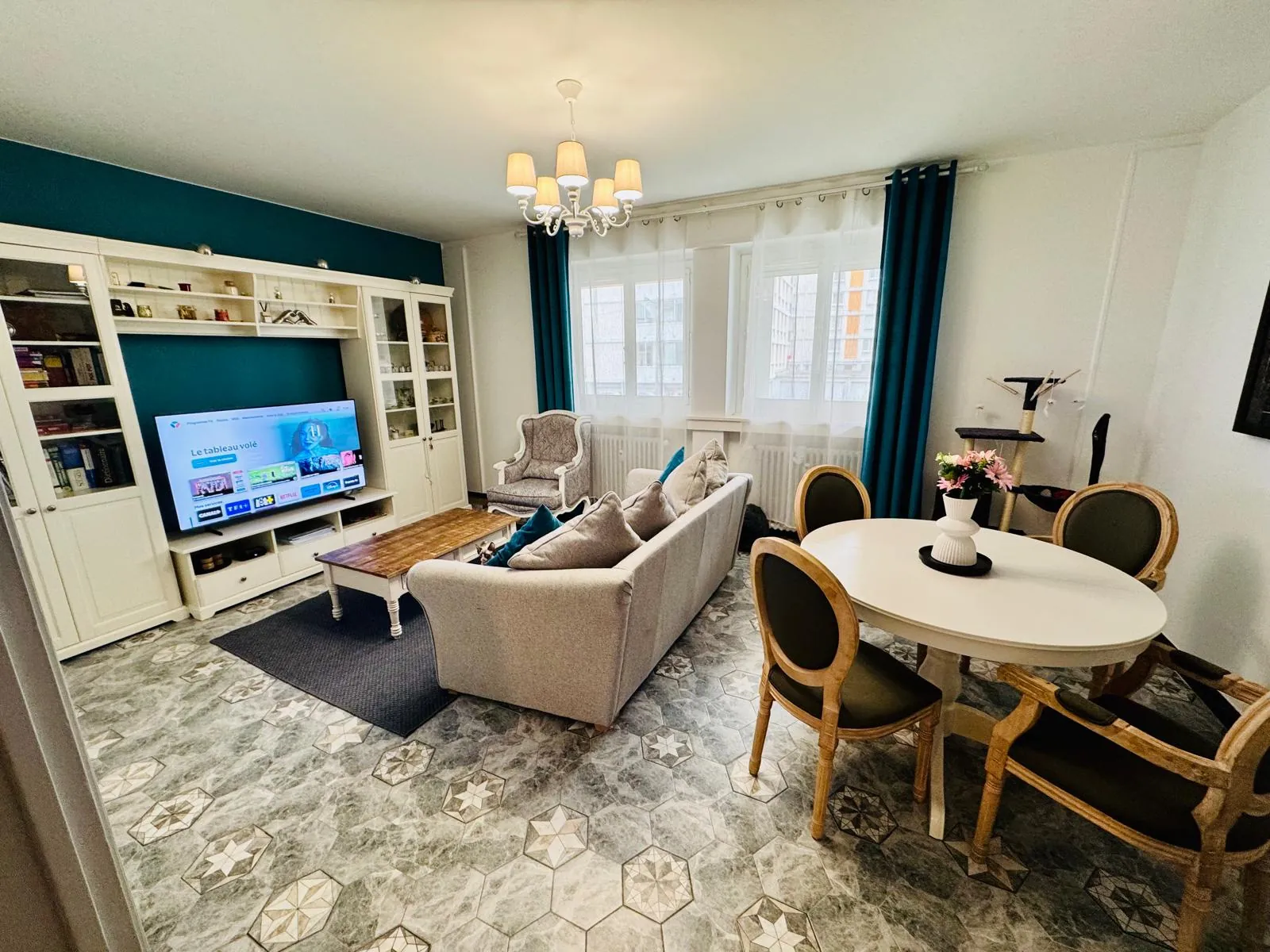 Appartement T4 à Grenoble, 92 m² rénové, proximité clinique Mutualiste 