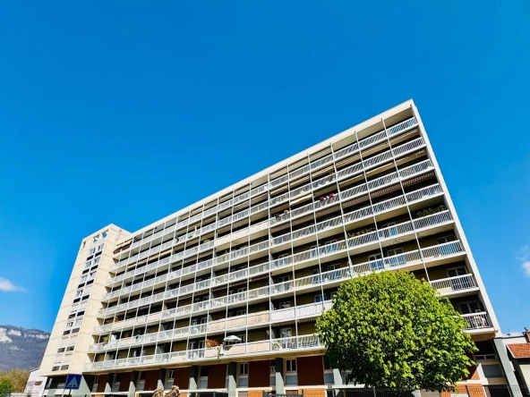 Appartement T4 à Grenoble, 92 m² rénové, proximité clinique Mutualiste