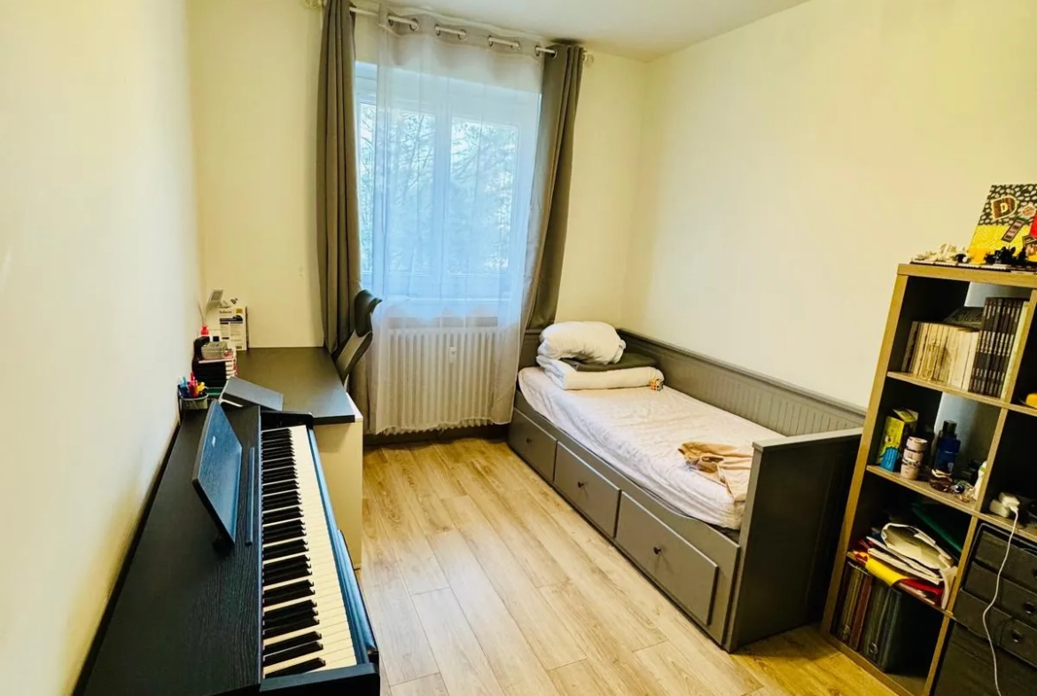 Appartement T4 à Grenoble, 92 m² rénové, proximité clinique Mutualiste 