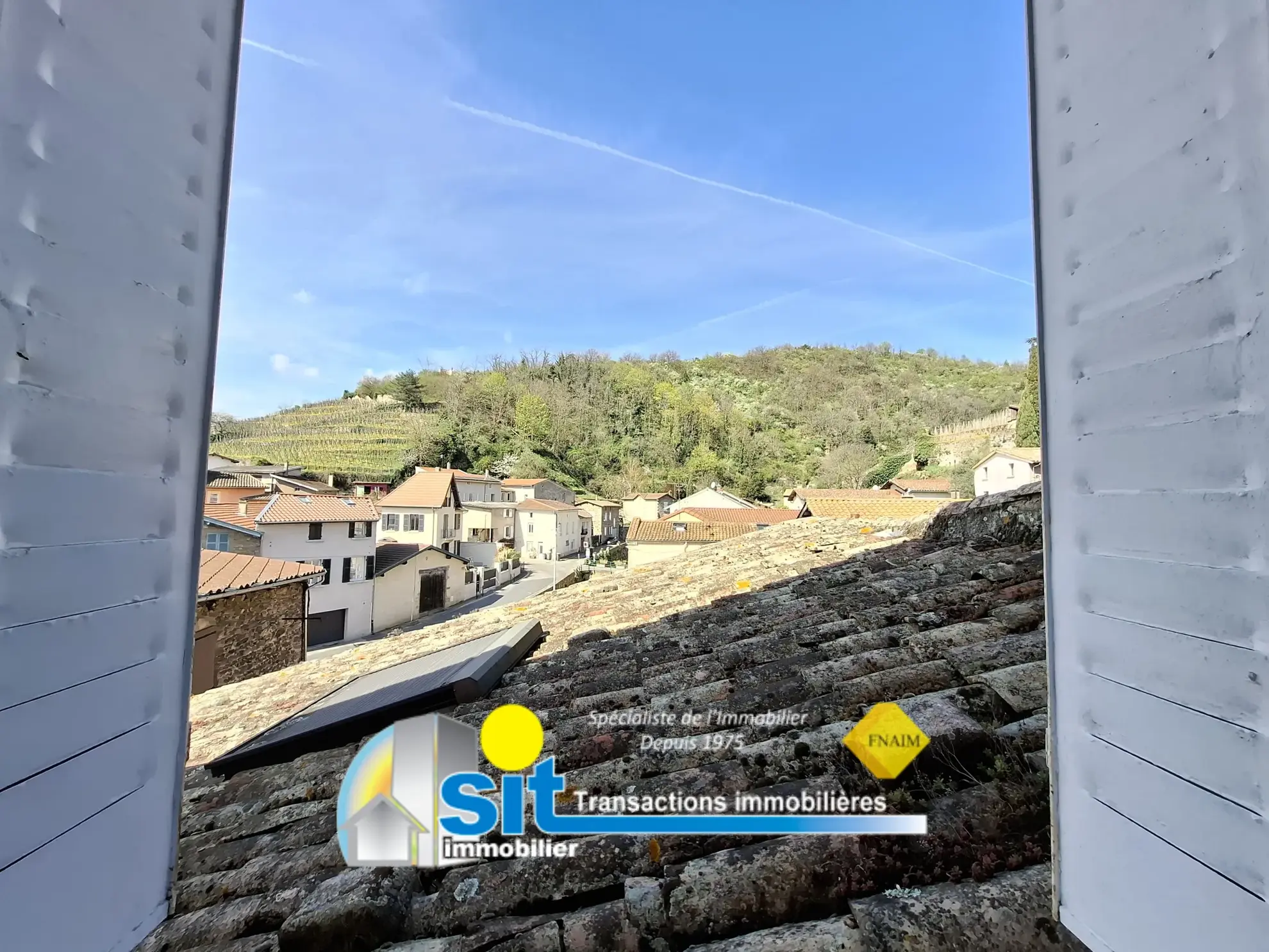 Maison de ville avec garage à Condrieu – 80 m², 2 chambres, secteur calme 