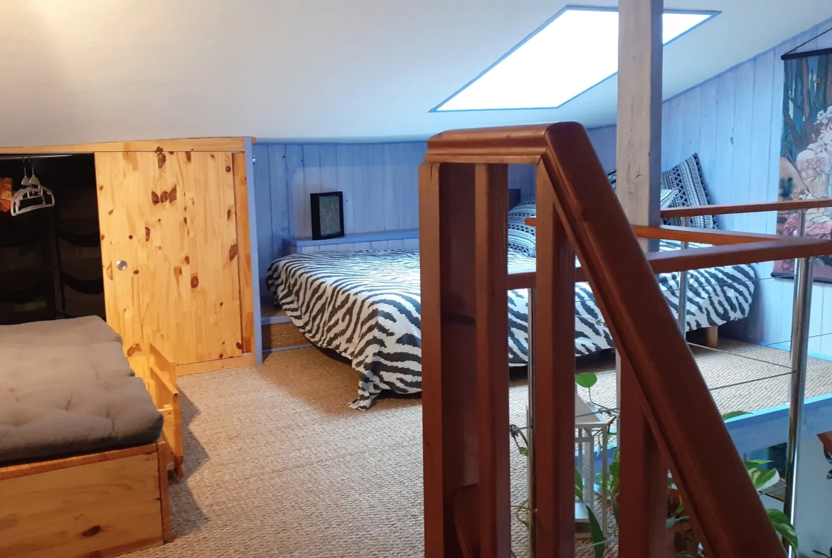 Maison duplex avec deux habitations, terrasse et jardinet au Bousquet d'Orb 