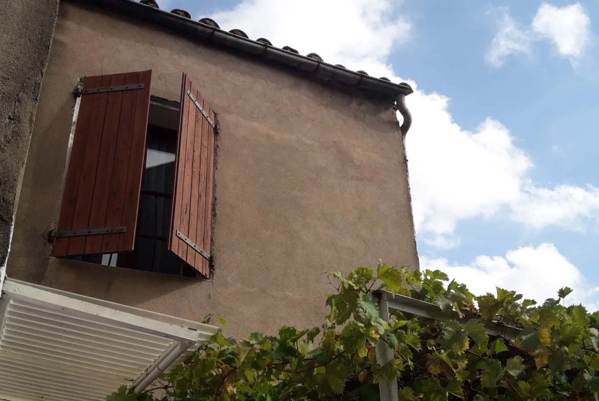 Maison duplex avec deux habitations, terrasse et jardinet au Bousquet d'Orb 