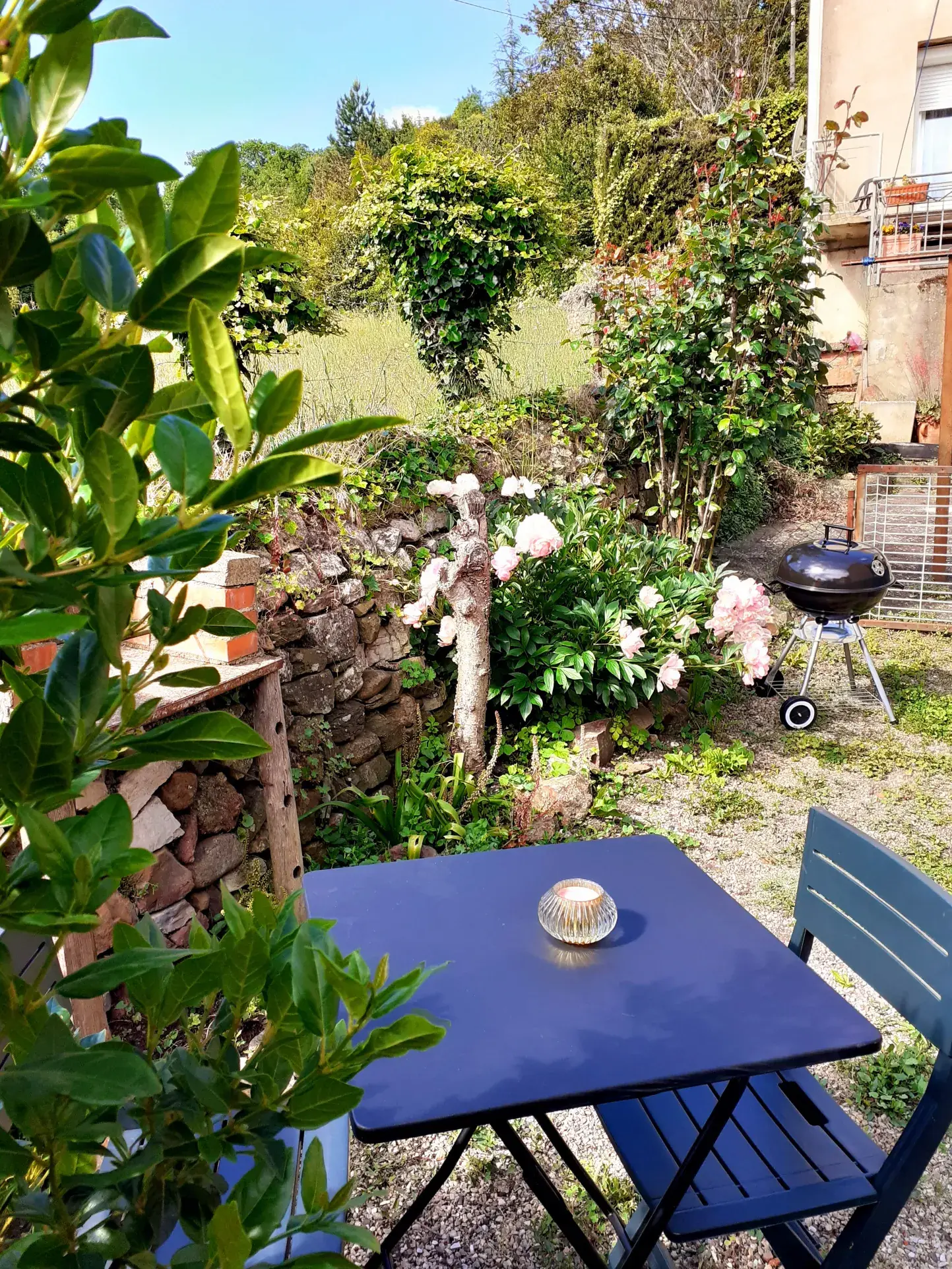 Maison duplex avec deux habitations, terrasse et jardinet au Bousquet d'Orb 