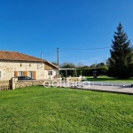 Belle maison de campagne sans vis-à-vis avec piscine à Suaux (16260)