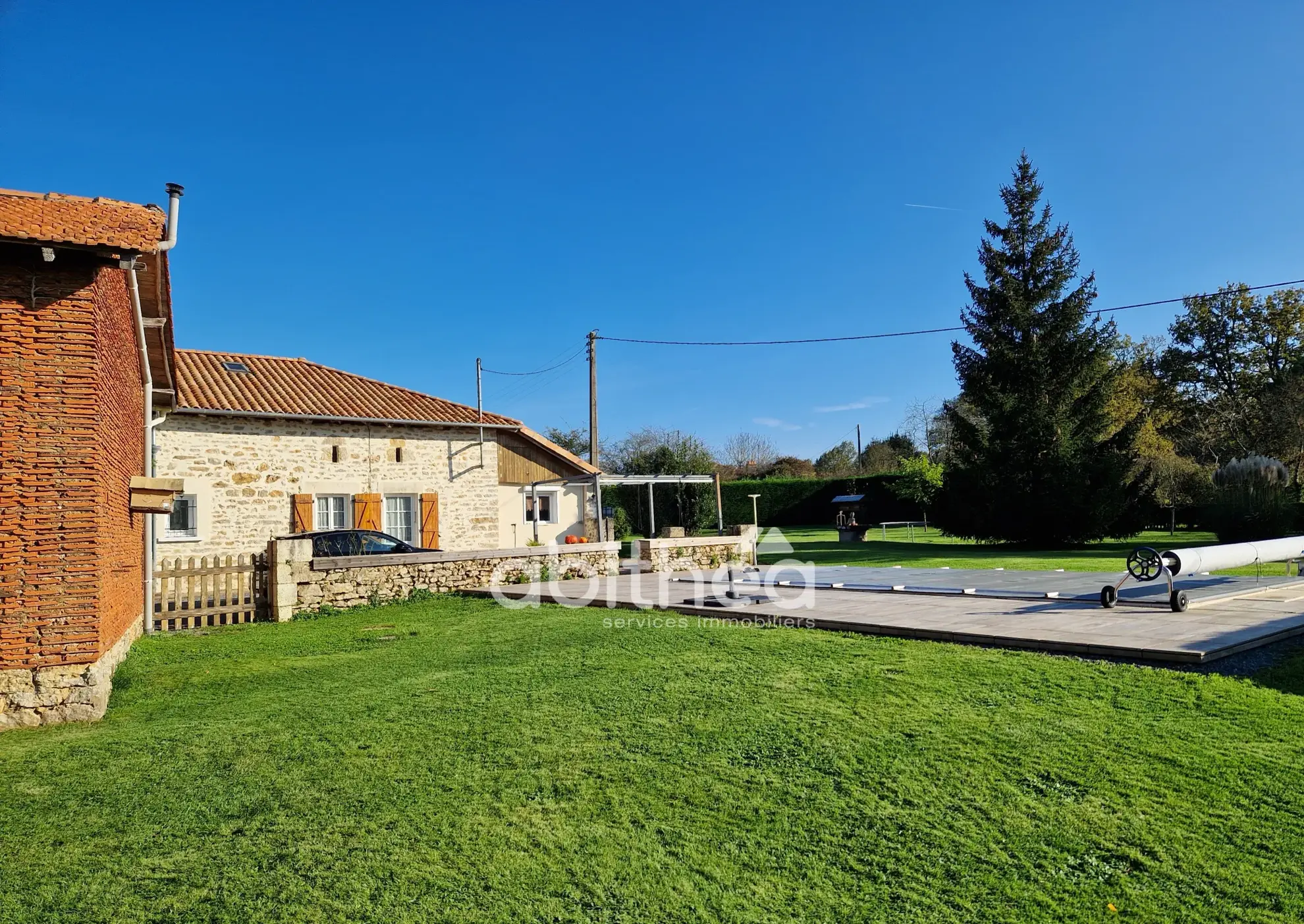 Belle maison de campagne sans vis-à-vis avec piscine à Suaux (16260) 