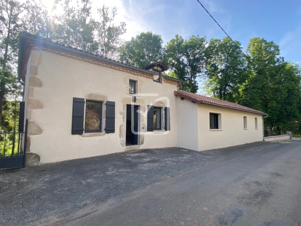 Maison rénovée avec jardin à Terrou dans le Lot