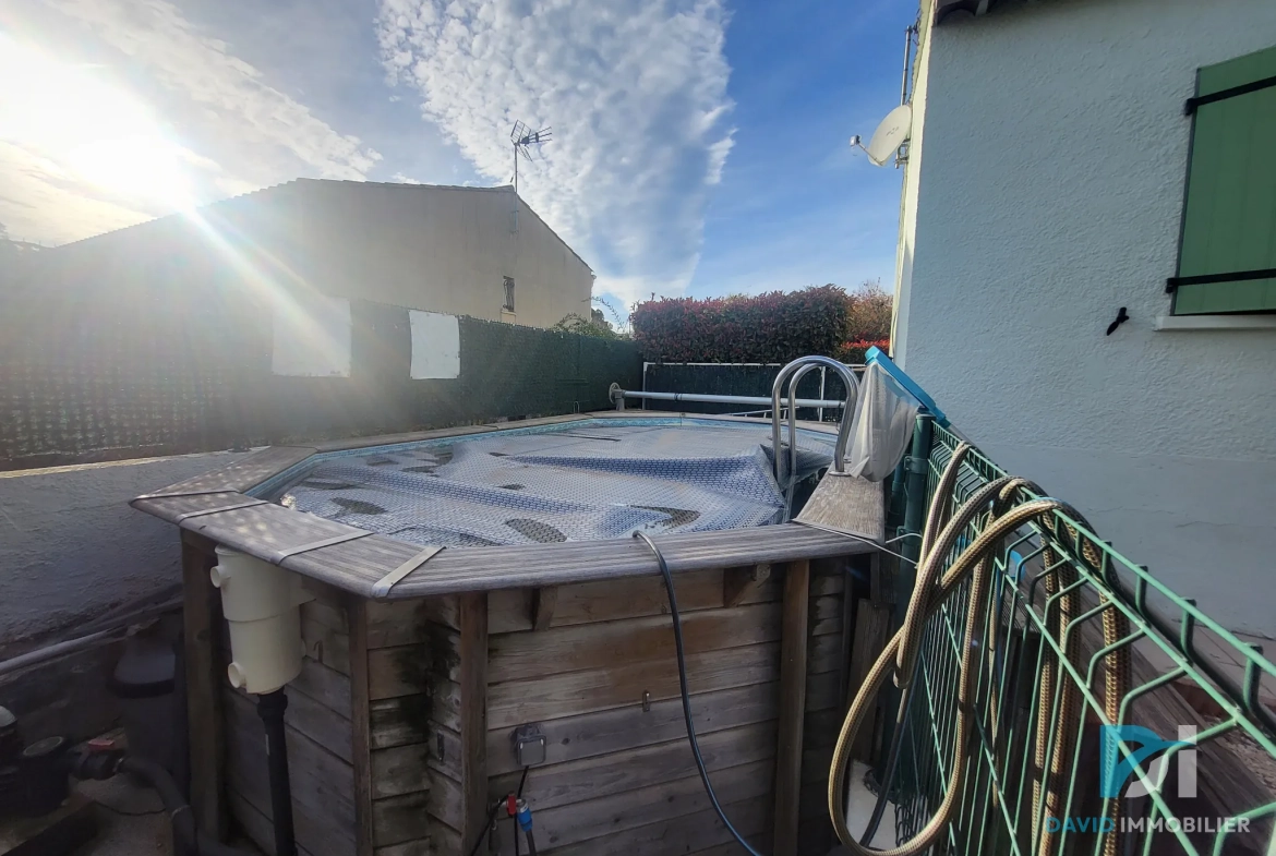 Villa de plain-pied avec piscine à Valros - 3 chambres, garage, économies d'énergie 