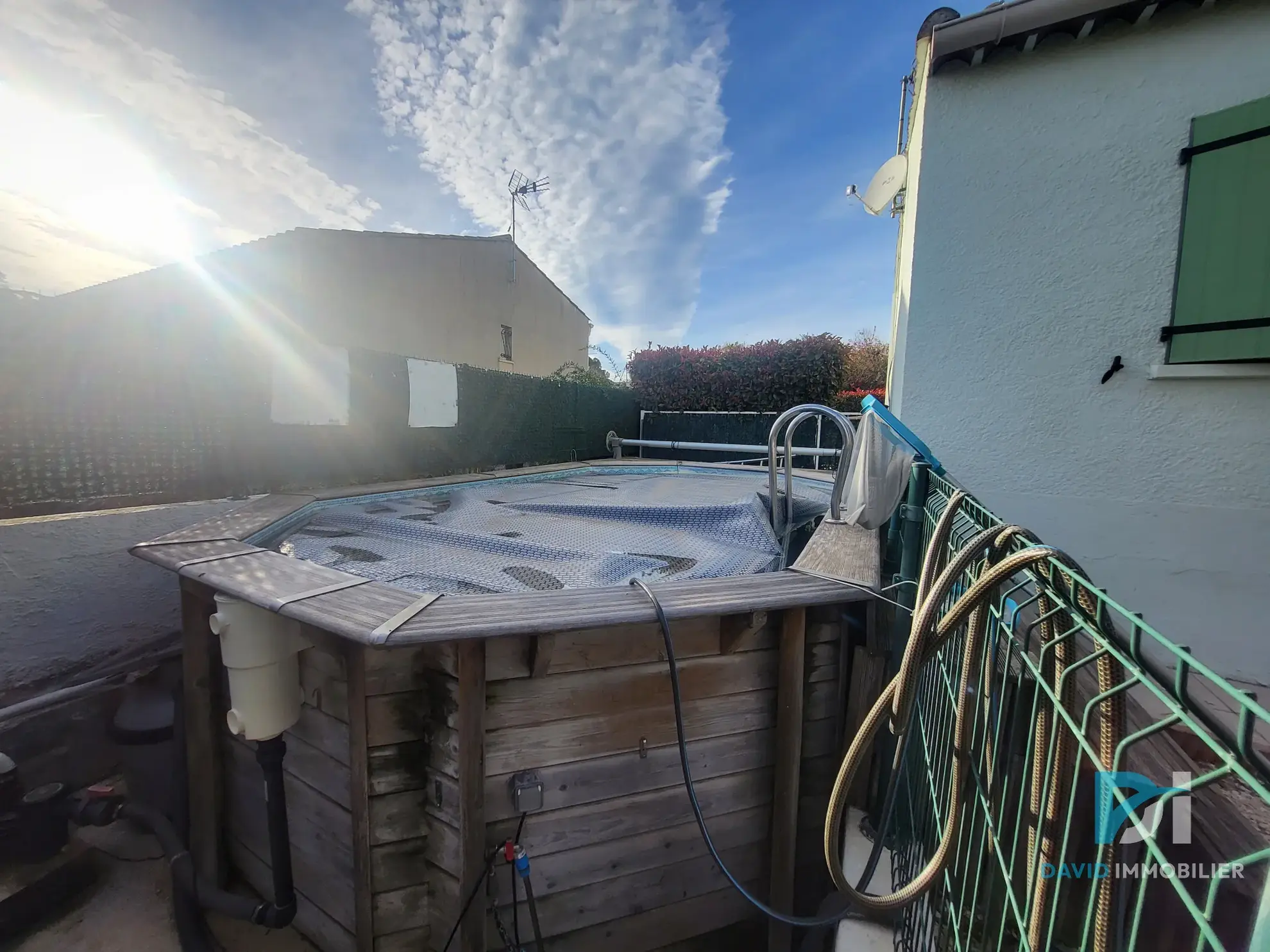 Villa de plain-pied avec piscine à Valros - 3 chambres, garage, économies d'énergie 