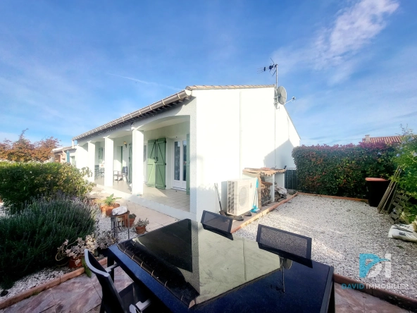 Villa de plain-pied avec piscine à Valros - 3 chambres, garage, économies d'énergie