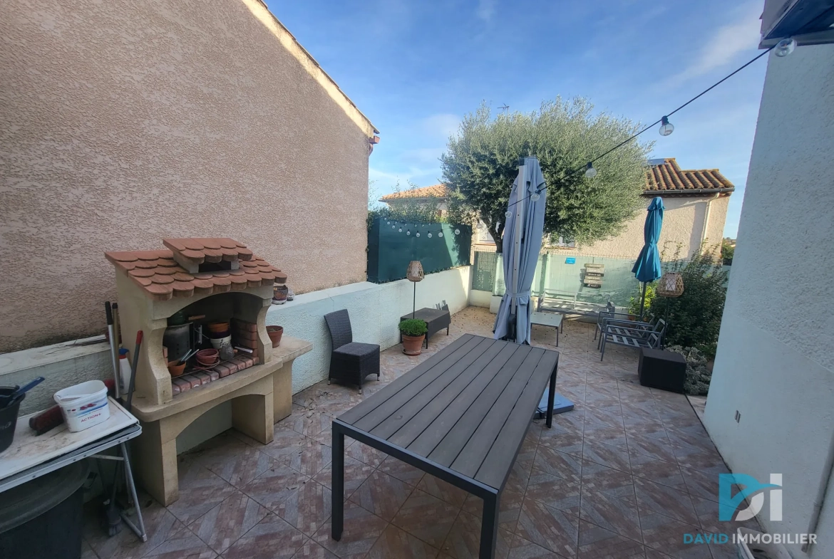 Villa de plain-pied avec piscine à Valros - 3 chambres, garage, économies d'énergie 