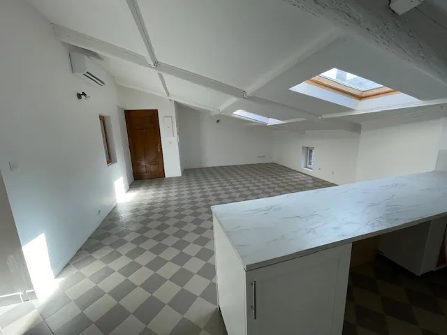 Appartement lumineux avec 2 chambres à Pézenas au cœur de la ville 