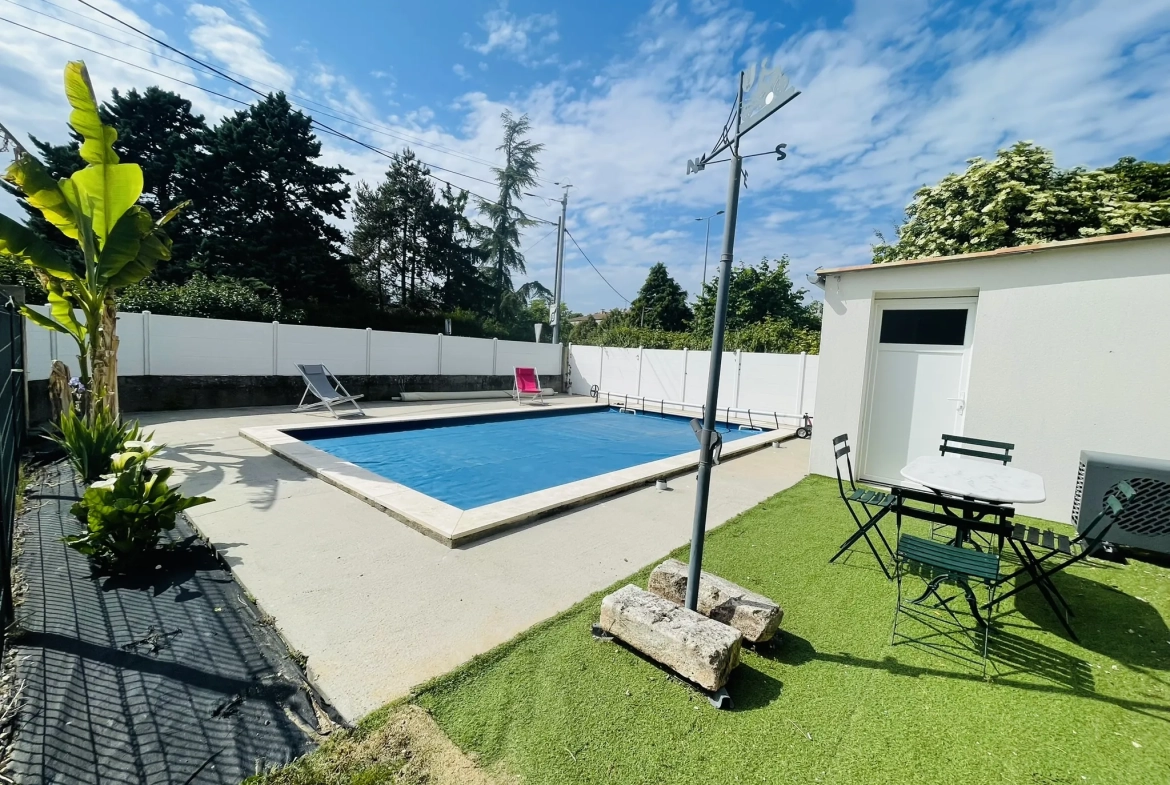 Maison avec piscine à Neuville de Poitou - 105 m² entièrement rénovée 