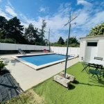 Maison avec piscine à Neuville de Poitou - 105 m² entièrement rénovée