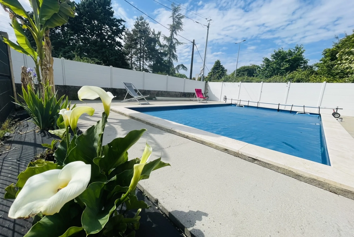 Maison avec piscine à Neuville de Poitou - 105 m² entièrement rénovée 