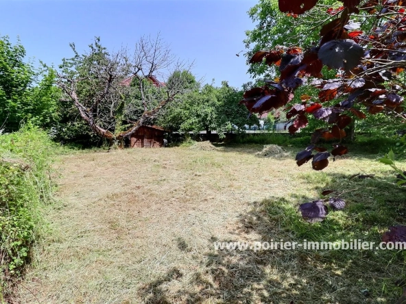 Terrain constructible à Perrignier de 540 m² près de la gare et des commodités