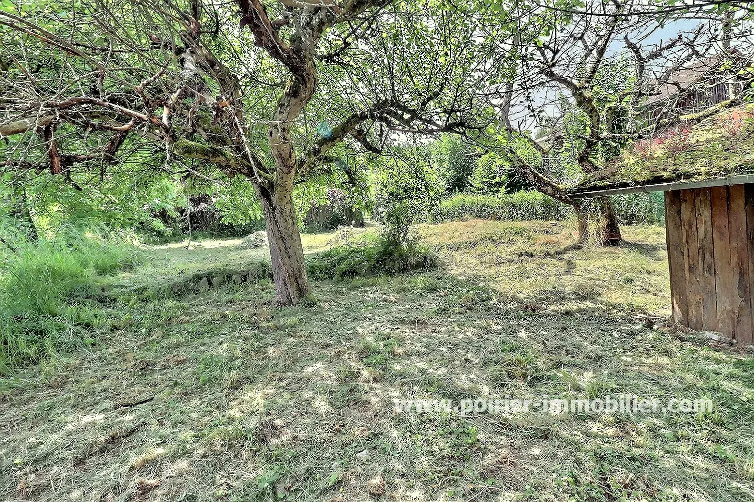 Terrain constructible à Perrignier de 540 m² près de la gare et des commodités 