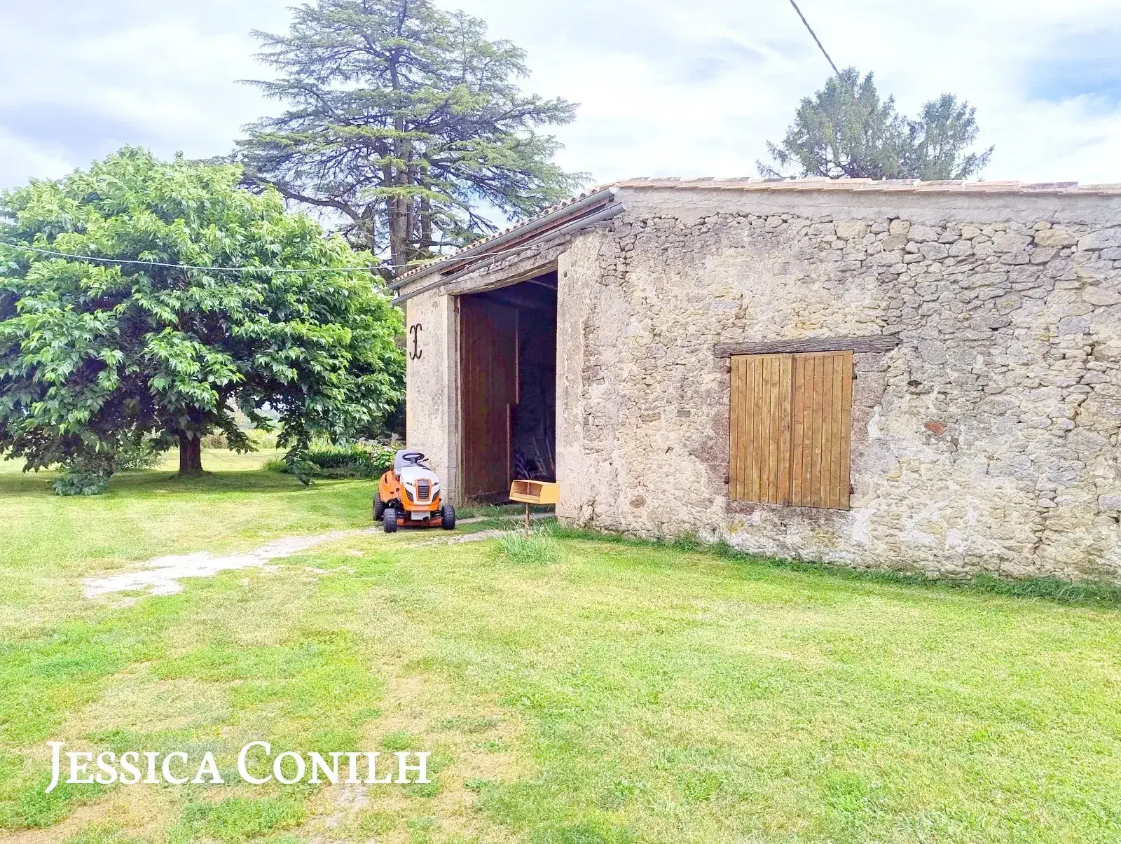 Belle longère en pierre à Soussac avec grand jardin et potentiel de projet immobilier 