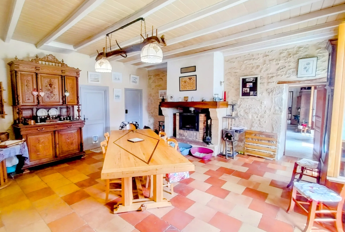 Belle longère en pierre à Soussac avec grand jardin et potentiel de projet immobilier 