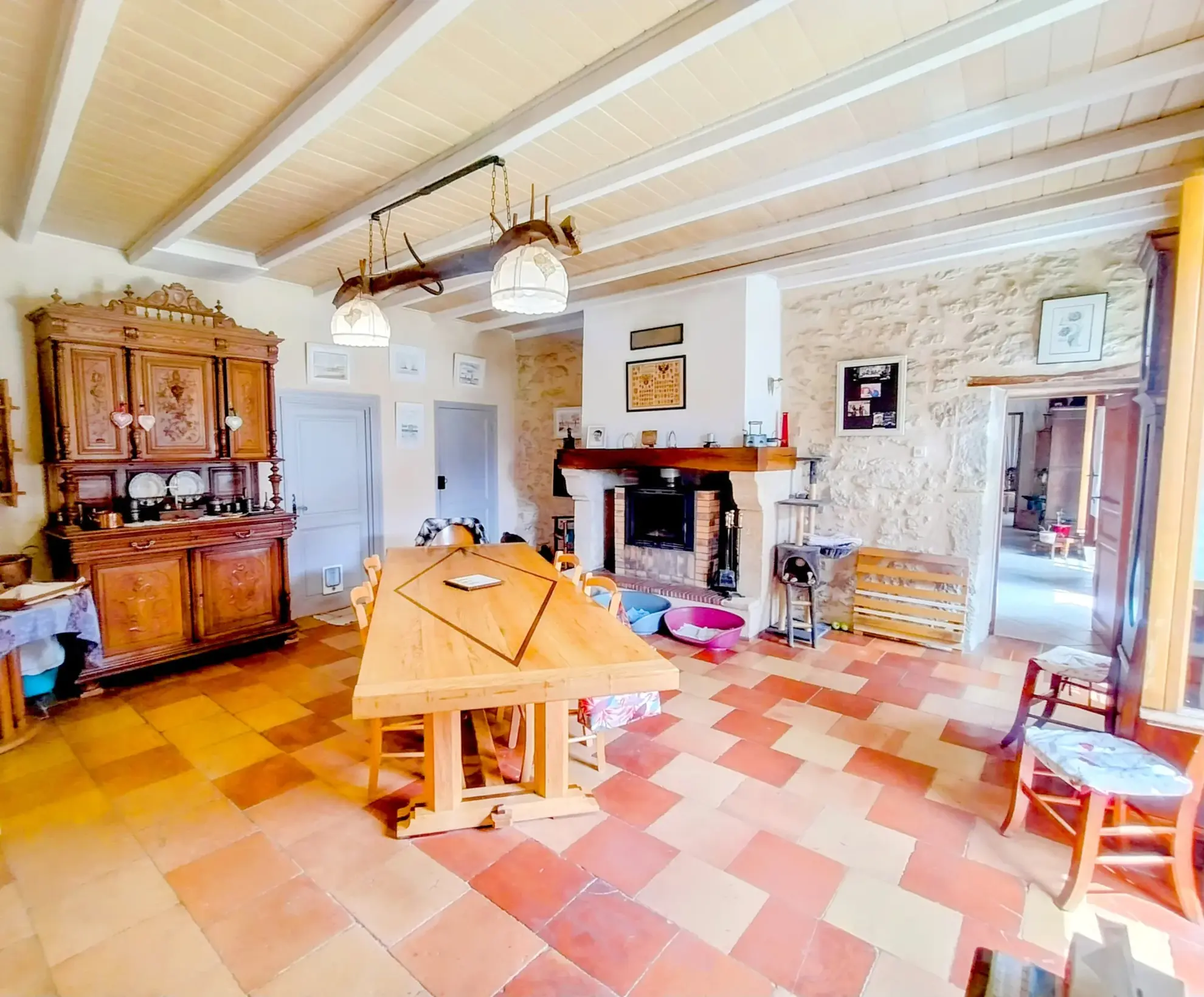 Belle longère en pierre à Soussac avec grand jardin et potentiel de projet immobilier 
