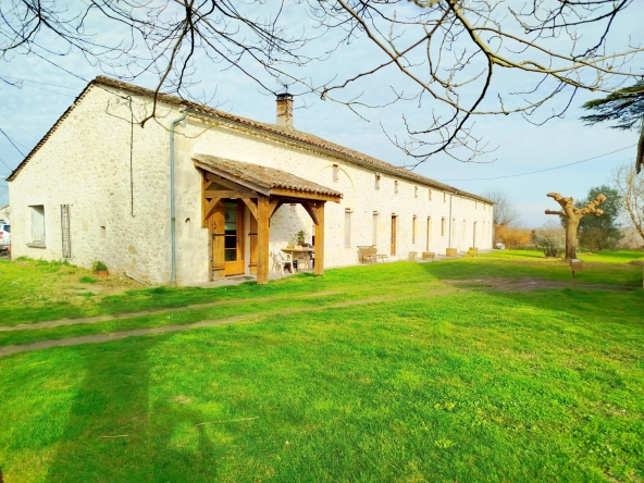 Belle longère en pierre à Soussac avec grand jardin et potentiel de projet immobilier