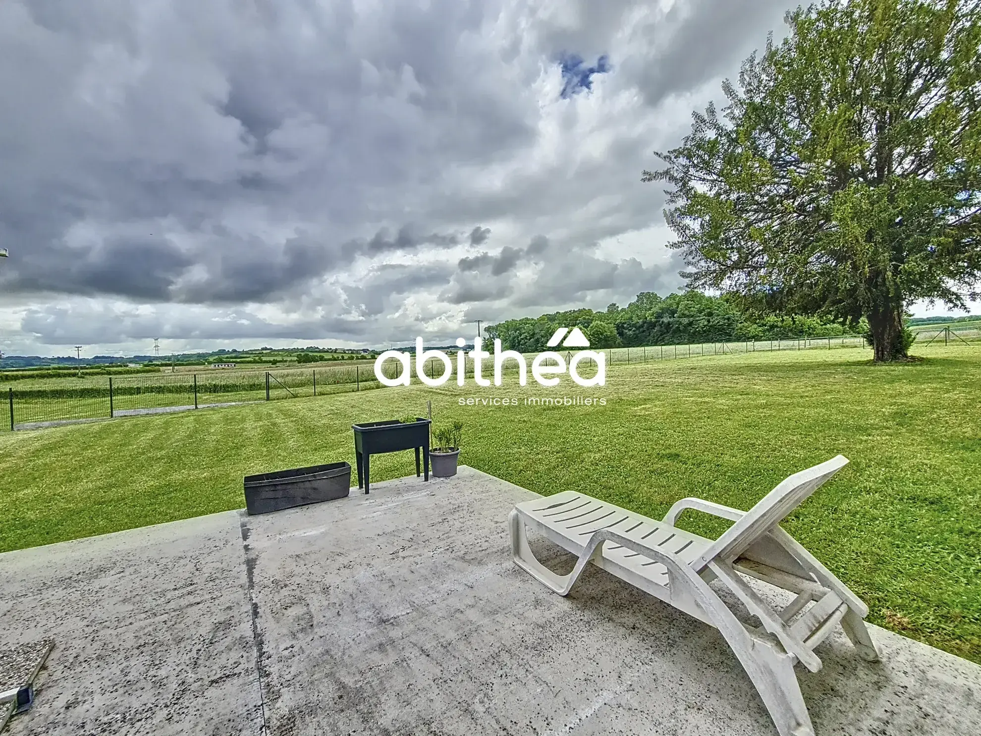 Maison spacieuse de 180 m² avec terrain constructible à Saint-Ciers du Taillon 