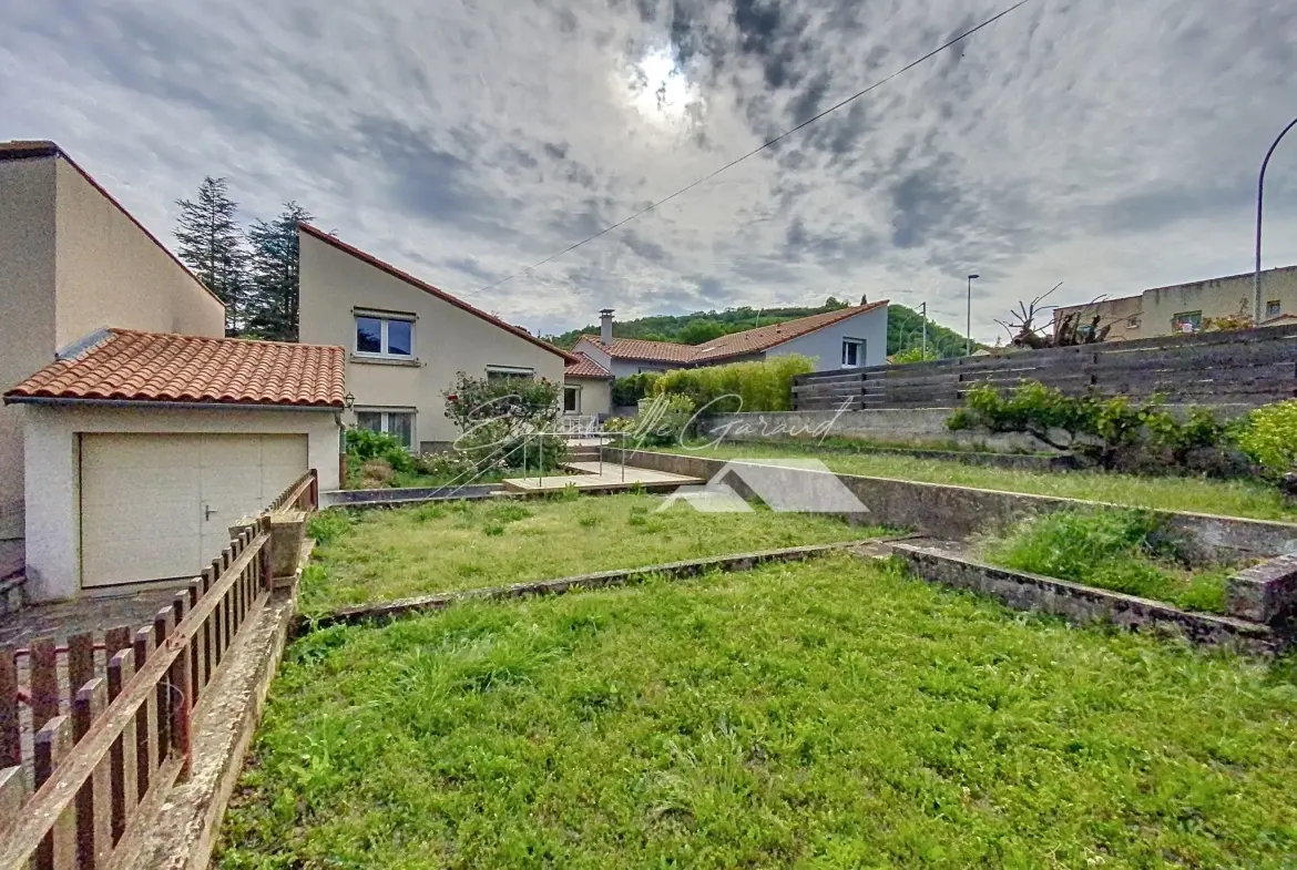 Belle maison de 4 chambres de 113 m² à Millau avec garage et terrasses 
