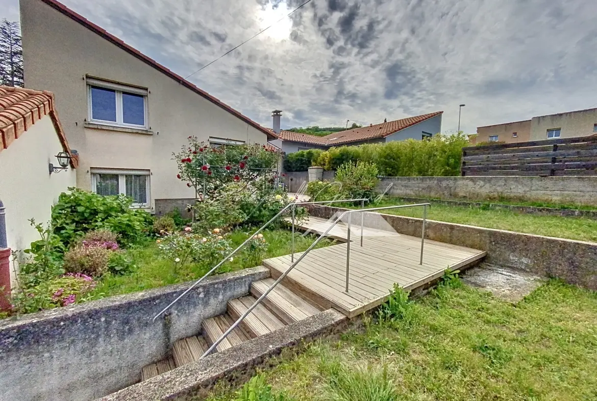 Belle maison de 4 chambres de 113 m² à Millau avec garage et terrasses 