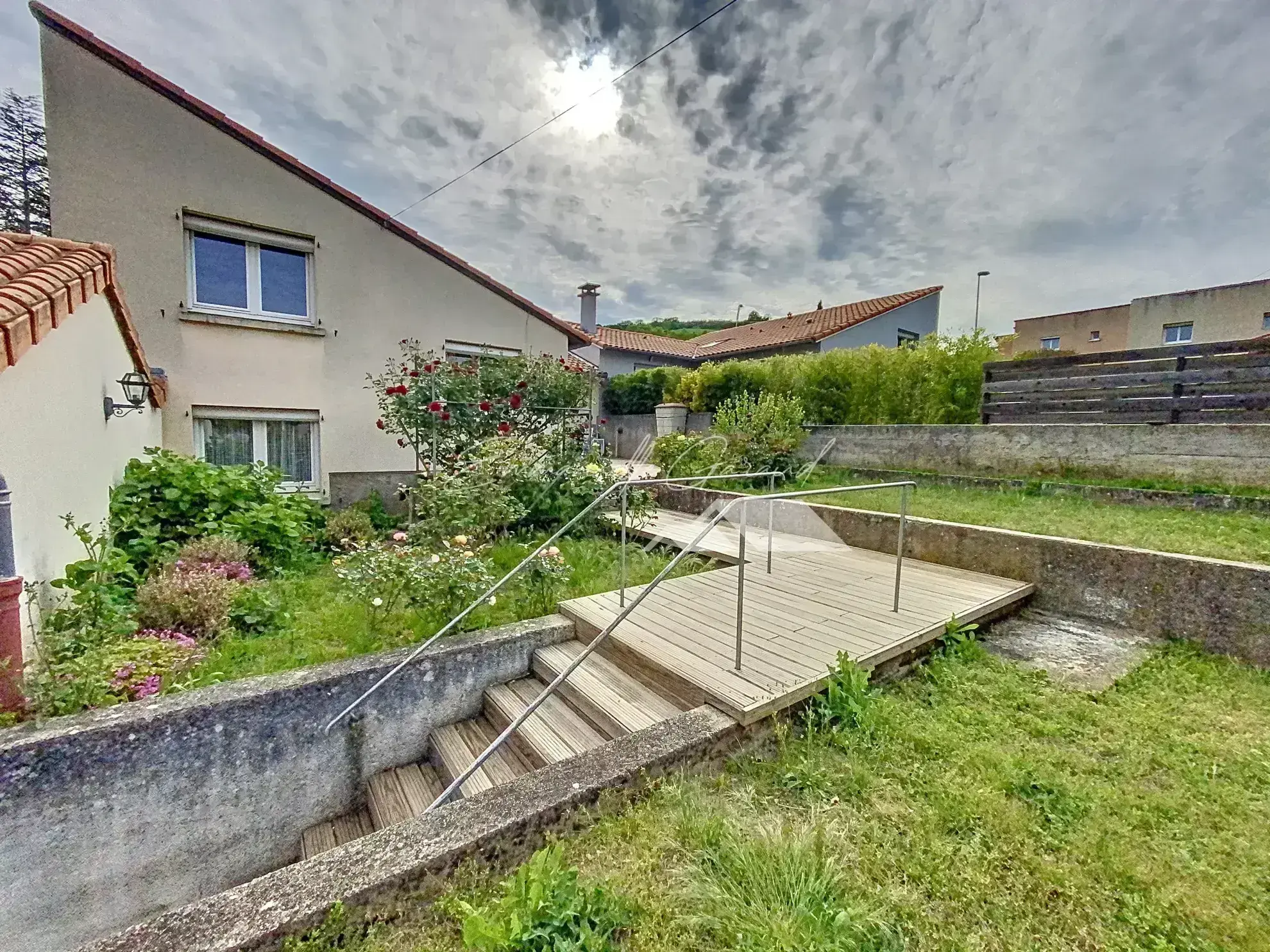 Belle maison de 4 chambres de 113 m² à Millau avec garage et terrasses 