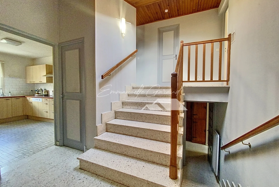 Belle maison de 4 chambres de 113 m² à Millau avec garage et terrasses 