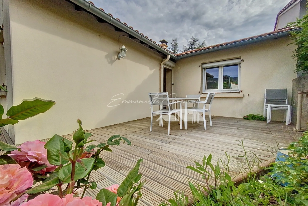 Belle maison de 4 chambres de 113 m² à Millau avec garage et terrasses 