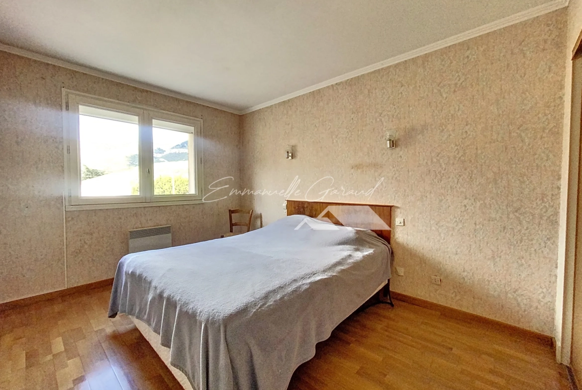 Belle maison de 4 chambres de 113 m² à Millau avec garage et terrasses 