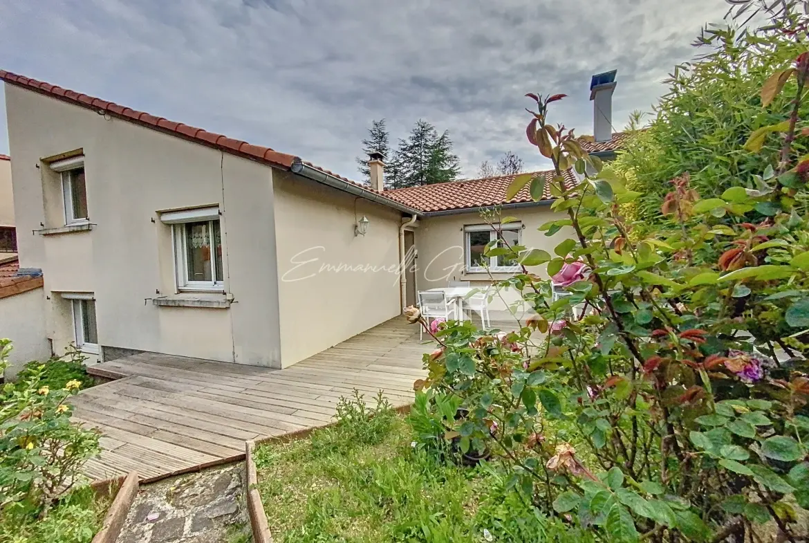 Belle maison de 4 chambres de 113 m² à Millau avec garage et terrasses 
