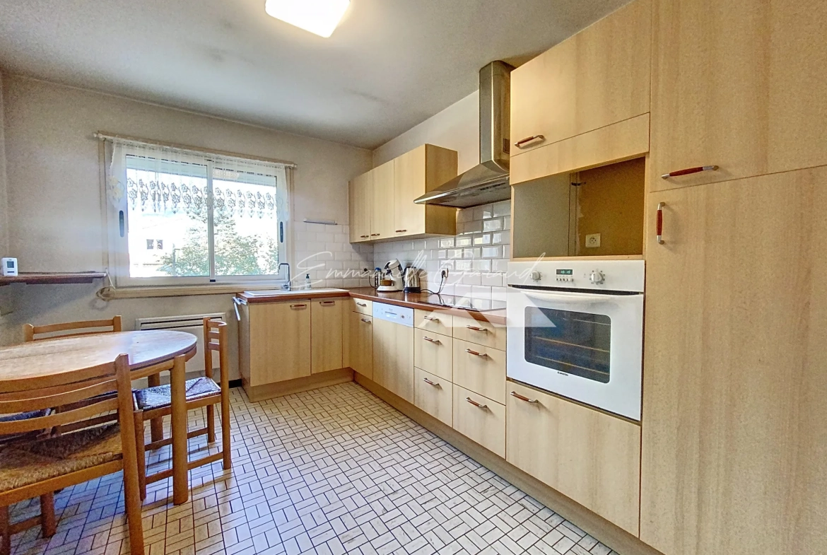 Belle maison de 4 chambres de 113 m² à Millau avec garage et terrasses 